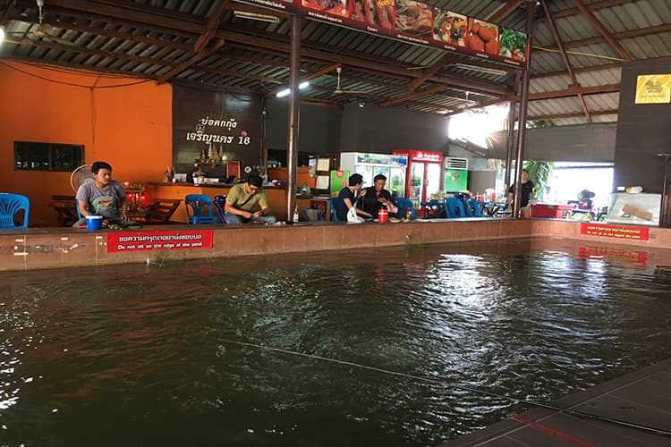 Charoen Nakhon 16 Shrimp Pondの店内