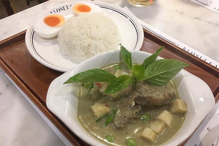 グリーンカレー　クロセットカフェ