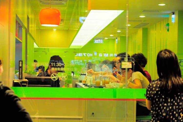 有名外食チェーンが展開、若者に人気の火鍋屋　石二鍋（スーアルグォ）