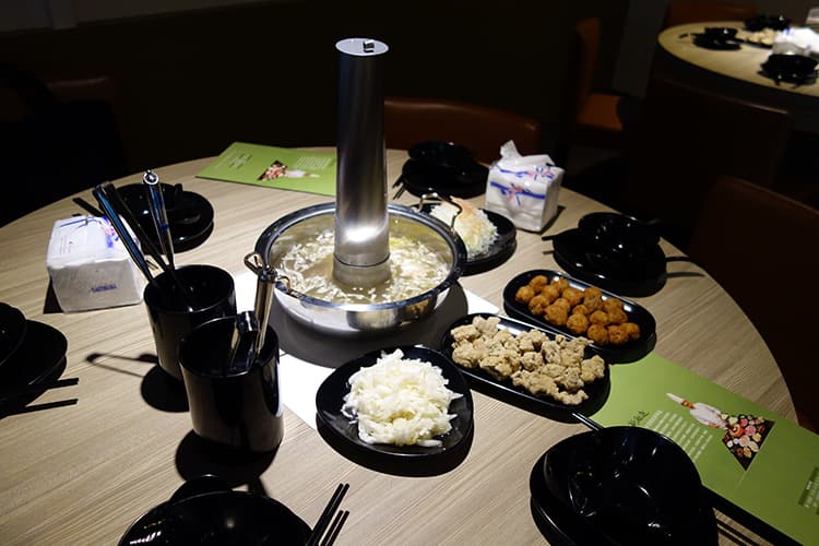 中国東北地方伝統の味、酸菜白肉鍋（スァンツァイ・バイロウグォ）