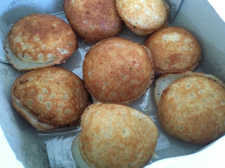 まろやかな甘さのたこ焼き風スイーツ、カノムクロック