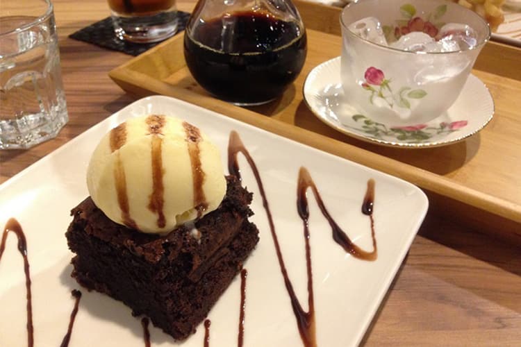 おいしい手作りのお菓子とこだわりのコーヒーが人気のカフェ：i CAFE