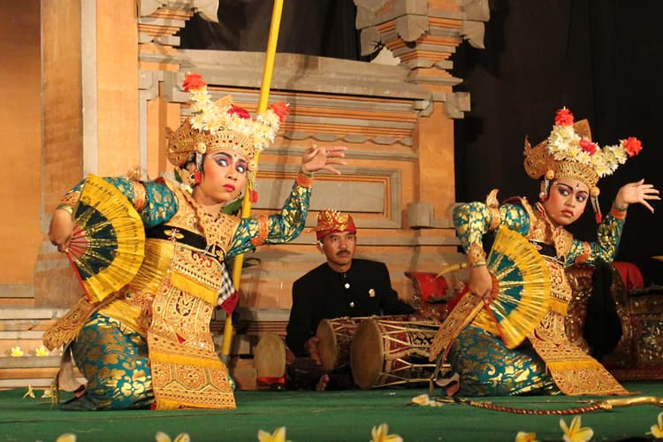 レゴン・クラトン舞踊（The Legong Kraton）