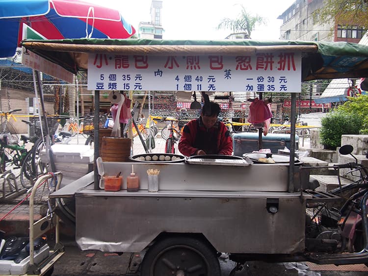朝市を見ながら食べ歩き！雙連朝市のおすすめ屋台