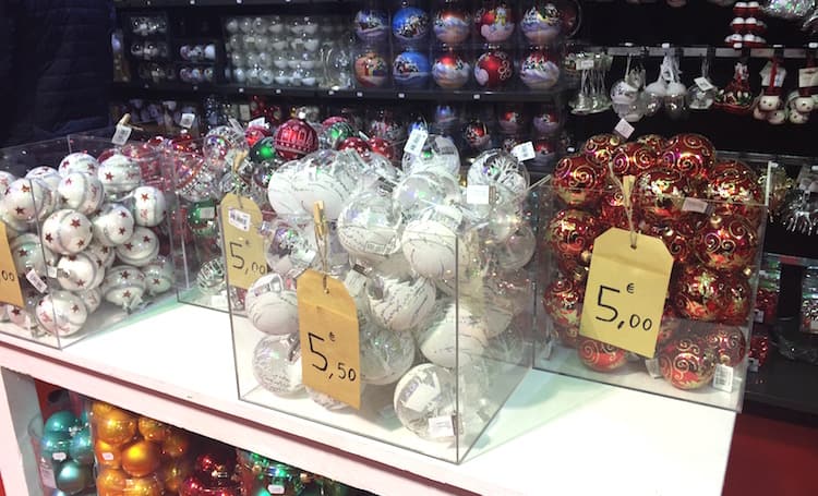 フランスの特産物や、クリスマス用品をお買い物