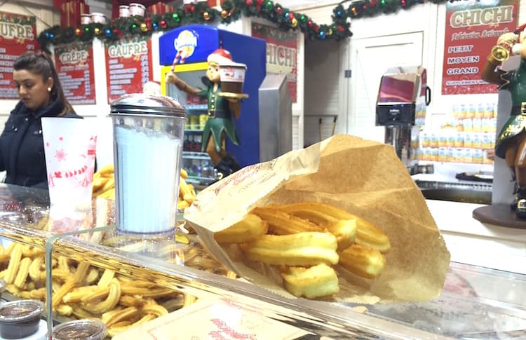 クリスマス・マーケットの醍醐味は、食べ歩き！