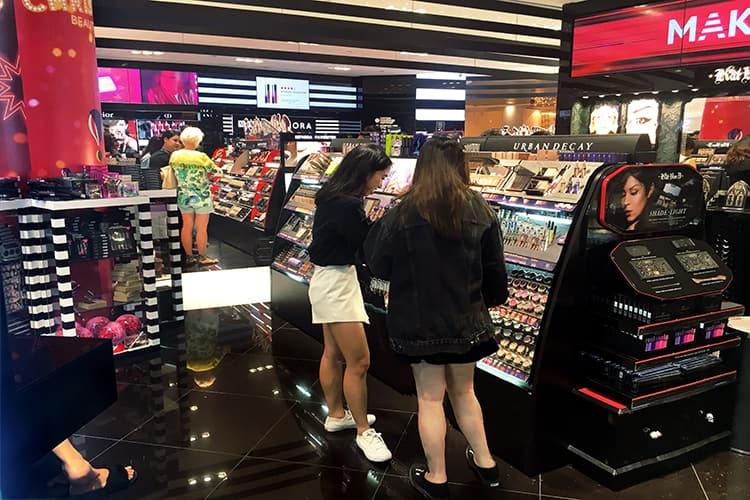 コスメ販売店 セフォラ（Sephora）