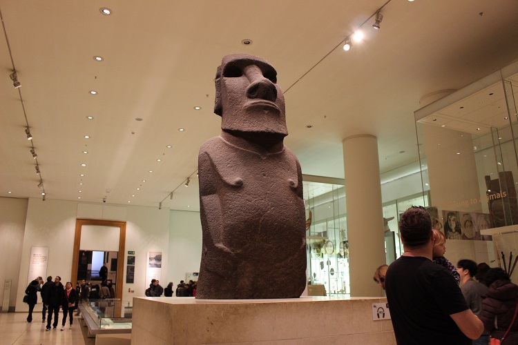 4.イースター島のモアイ像（Easter Island Statue）展示室24