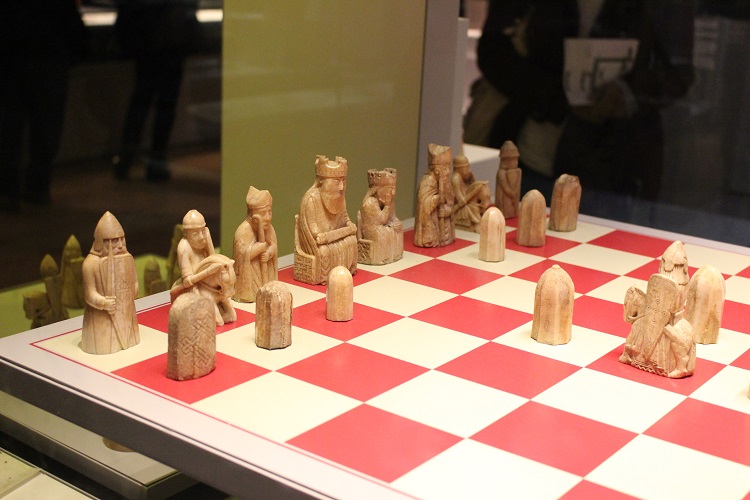 7. ルイスのチェス駒（The Lewis chessmen）展示室40