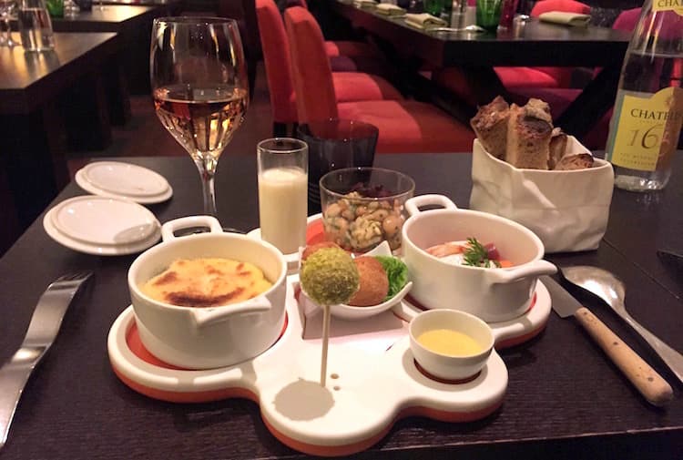 プレートには、スープからメインまで。驚きの味わいにあふれています