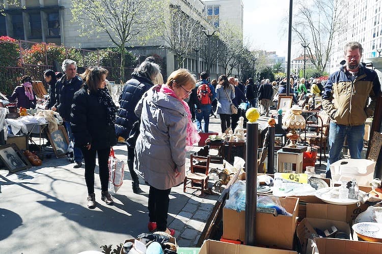 フランスのアンティーク・雑貨を見つけるならパリのヴァンヴ蚤の市