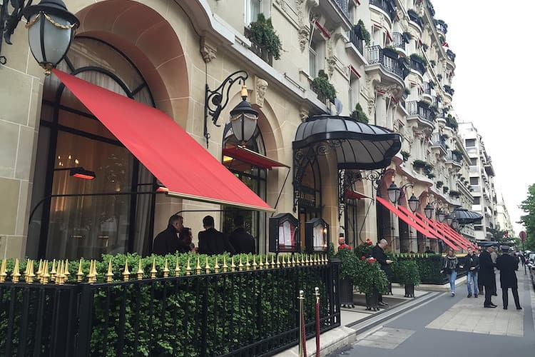 オテル プラザ アテネ(Hotel Le Plaza Athenee)