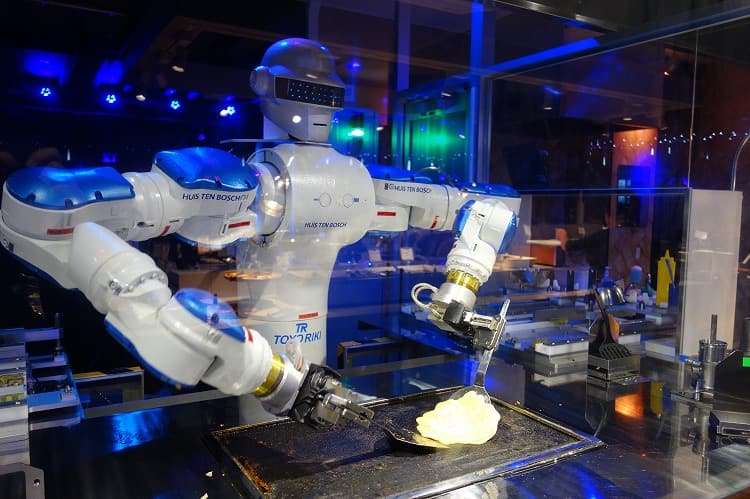 料理中のロボット