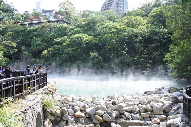 地熱谷公園(ディーラーグーゴンユェン)