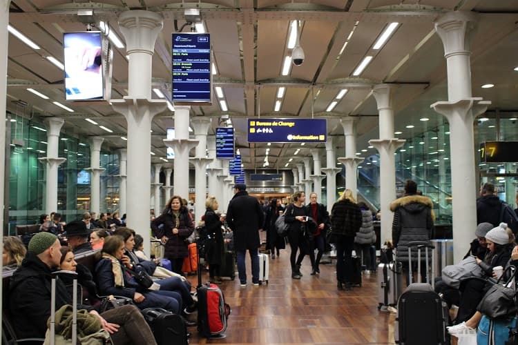 ロンドンのセント・パンクラス・インターナショナル駅から出発！