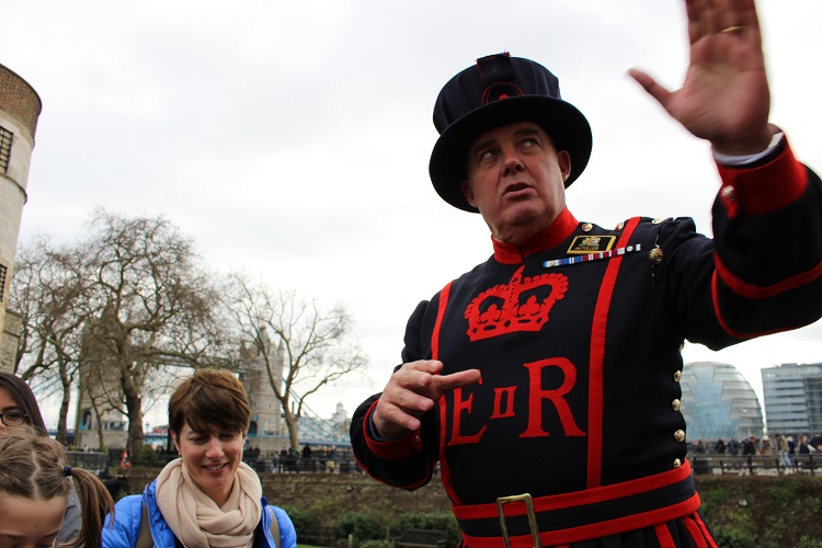 ロンドンを象徴する存在のヨーマン・ウォーダーズが見どころを案内