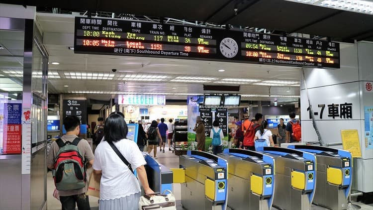 台北駅　電光掲示板