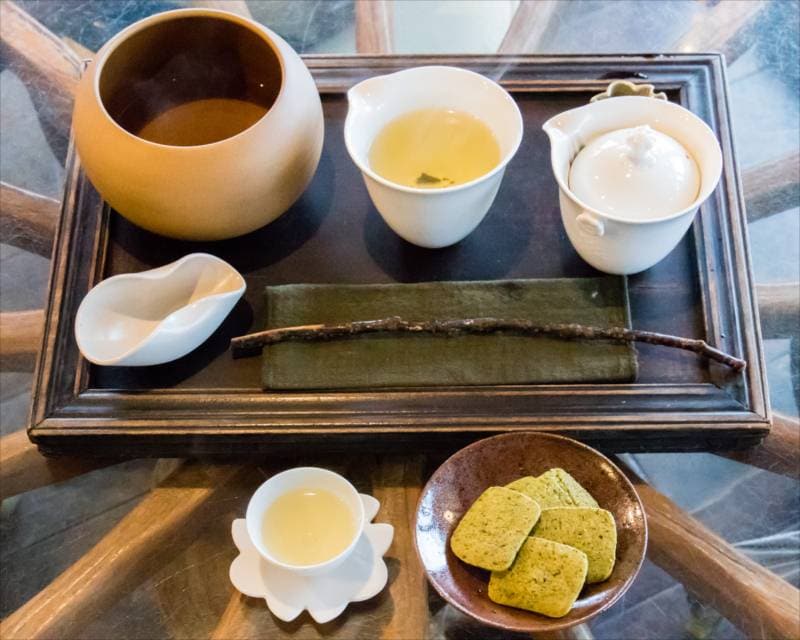 メニューを見て愕然。お茶は最低600元から！