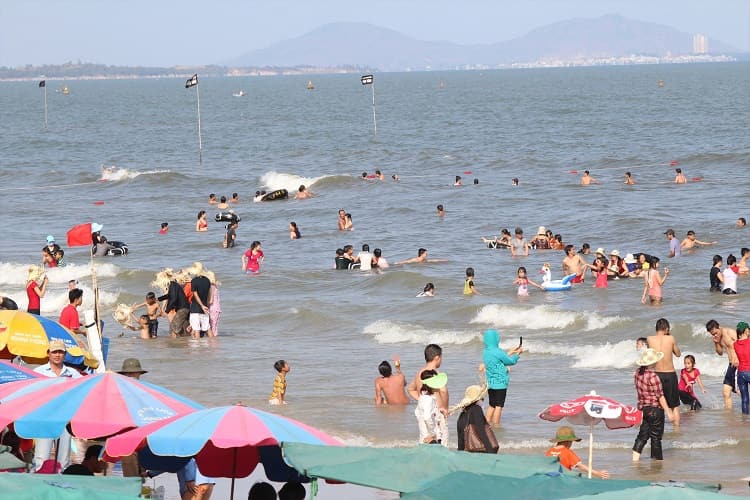 ブンタウ最大の海水浴場！ バックビーチ