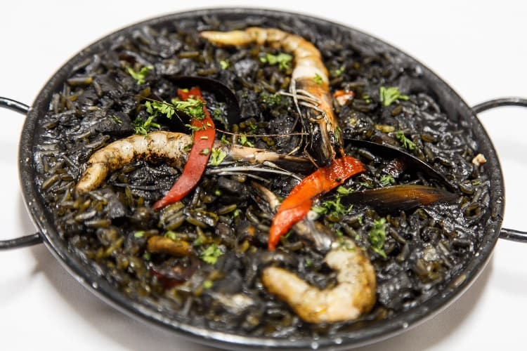 アロス・ネグロ（Arroz negro）