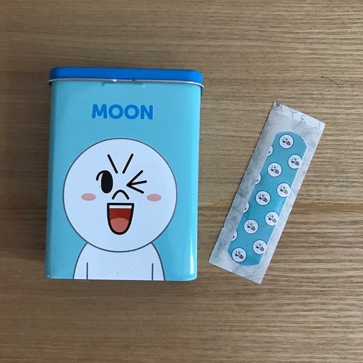絆創膏