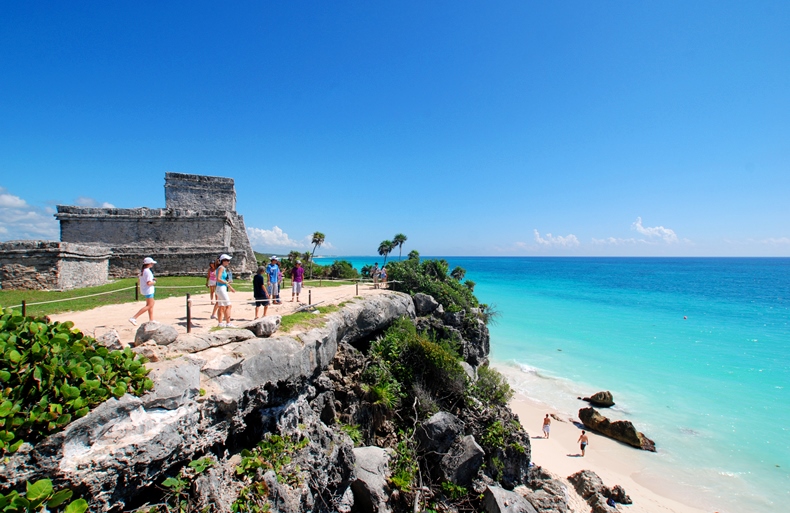 カリブ海を見下ろす大神殿、メキシコのトゥルム遺跡へ
