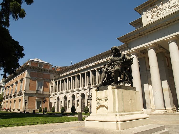 Museo del Prado, Statue Diego Rodríguez de Silva y Velázquez