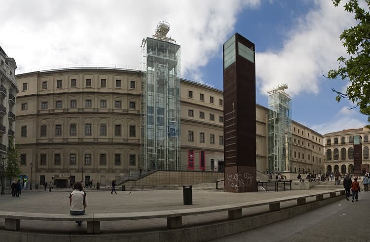 Museo del Prado, Statue Diego Rodríguez de Silva y Velázquez