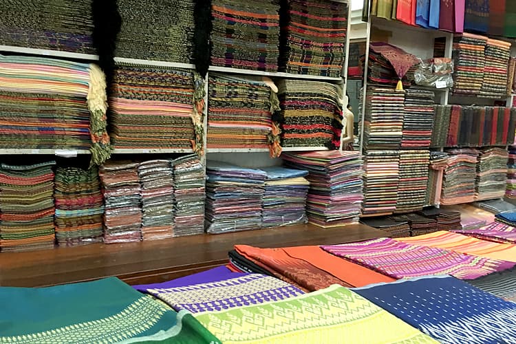 バンコク　チャイナタウンの問屋街　布