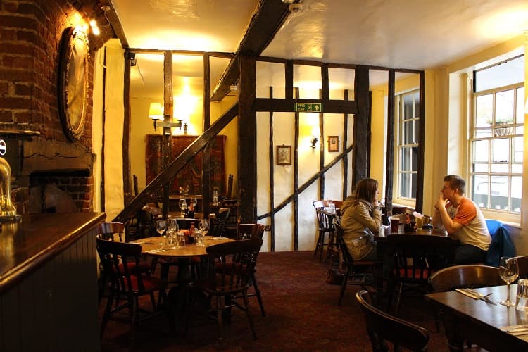 ザ・ジョージ（The George）　店内