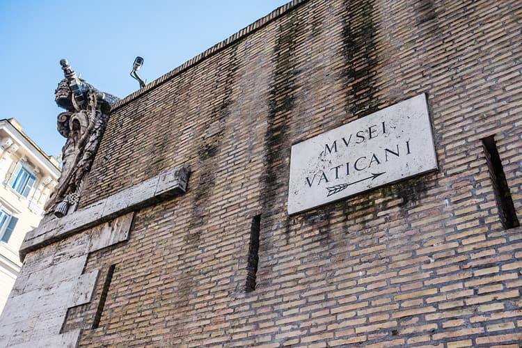 バチカン市国を取り囲む城壁