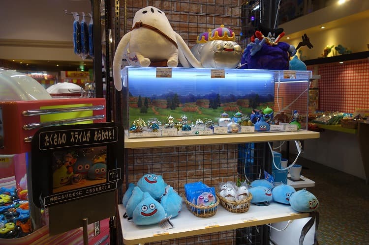 ゲーム機器がショーケーに