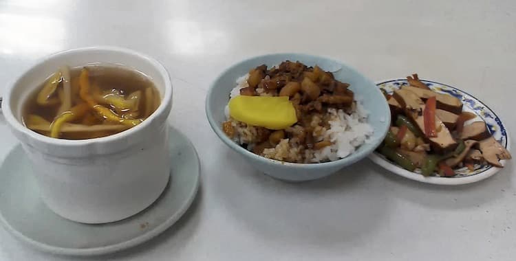 雙蓮街魯肉飯（シュワンリェンジエルーローファン）