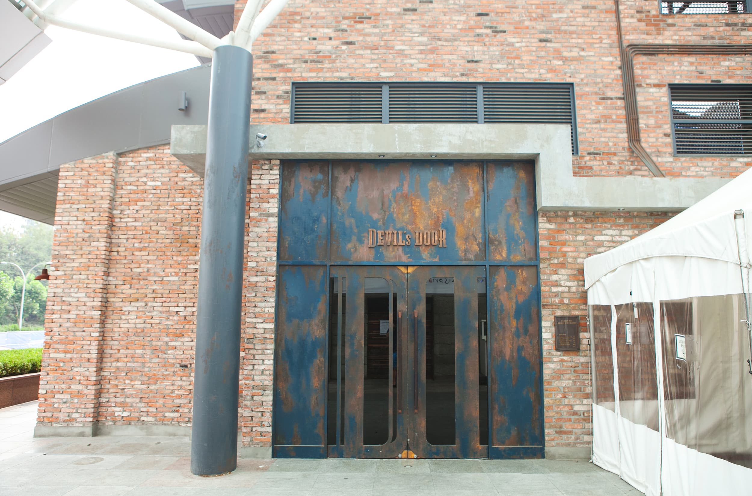 “ソウル1”トレンディなクラフトビール専門店、DEVIL’S DOOR