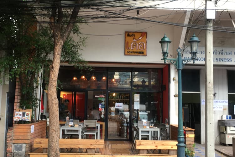 モダンでスタイリッシュなソムタム専門店、ソムタムドゥー