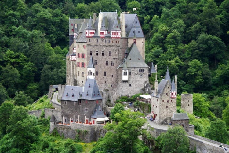 エルツ城 Burg Eltz（ドイツ・プファルツ州・ヴィアーシェム）