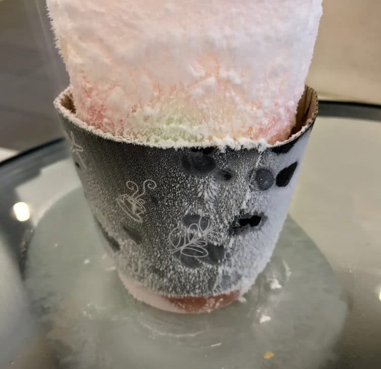 氷結するカップ