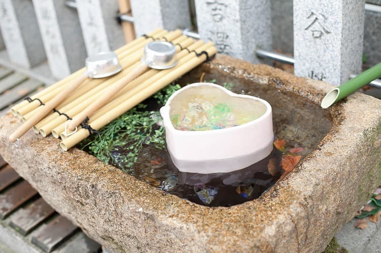 ハート型の手水