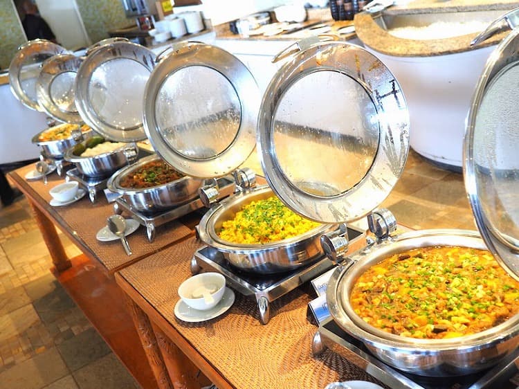 ジャパニーズカレー、インドカレー、タイカレーの３種類