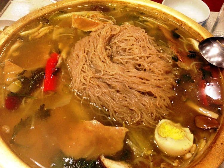 北朝鮮式の高級ヘルシー鍋「南浦麺屋」