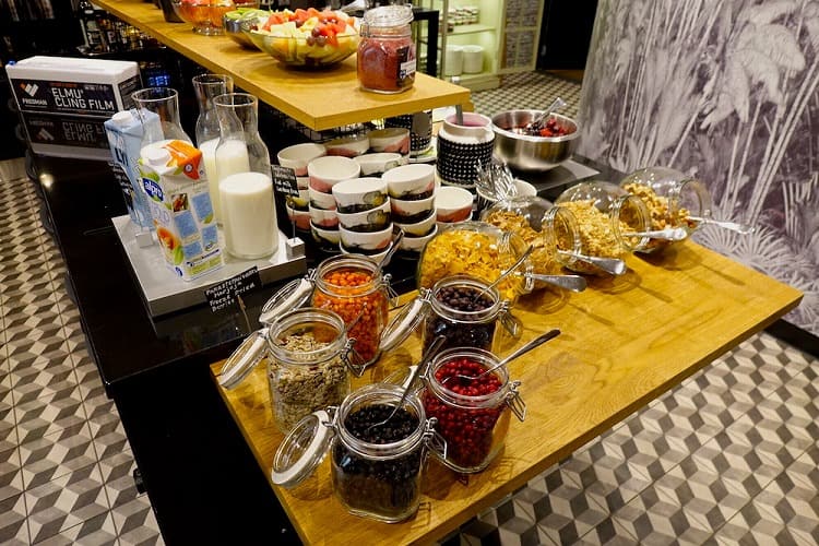 Hotel F6 朝食ビュッフェ