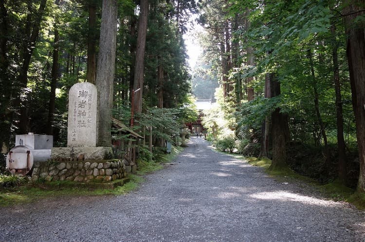 御岩神社