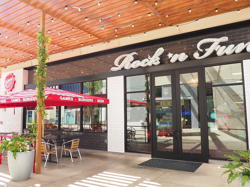 ロックン・ファン、ジョニー・ロケッツ（Rock ‘N Fun/Johnny Rockets）　外観