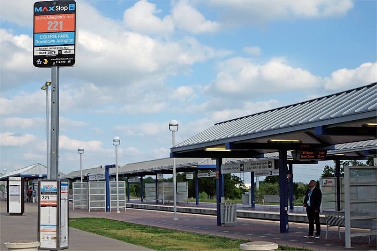 セントレポート駅　バス停