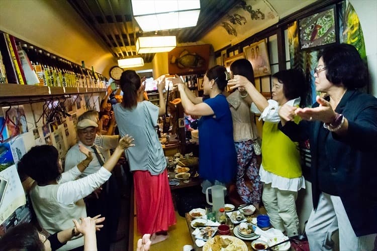 島唄酒場