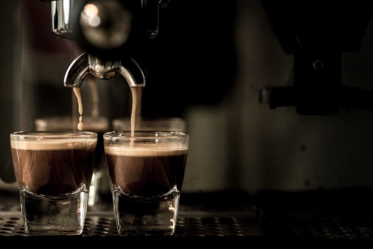 コーヒーショップは「バール（BAR）」と呼ばれる