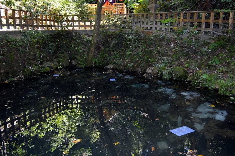 鏡の池の占い