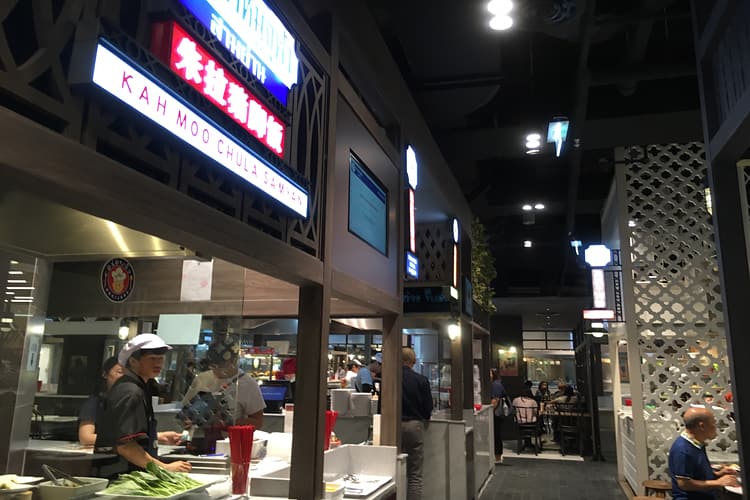 フードコートでタイ料理を満喫