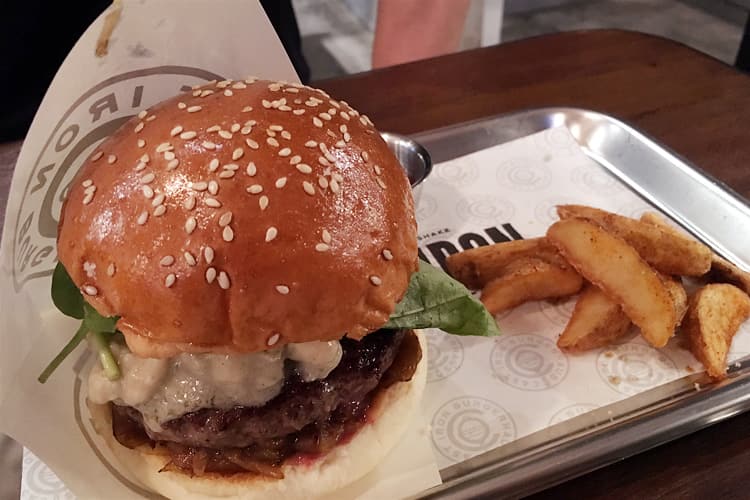 キャストアイアンバーガーハウス（cast iron burgerhaus）