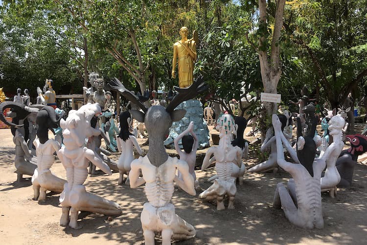 地獄寺（Wat Phai Rong Wua）